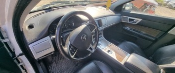 Jaguar XF II 2015 Jaguar XF 2015r, 2.0 Benzyna. Lekko przetarty bok. Jezdzi. 2.0 Benzyna, zdjęcie 9