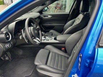 Alfa Romeo Giulia II Sedan Facelifting 2023 2.0 GME Turbo 280KM 2025 ALFA ROMEO Giulia Turbo Veloce Q4 Sedan 2.0 (280KM) 2025, zdjęcie 5