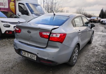 Kia Rio III 2011 Kia Rio I rej 2012r, 1.2 Benzyna. Lekko uszkodzony tyl. Jezdzi. 1.2 80KM, zdjęcie 3
