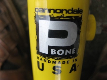 Велосипедная вилка Cannondale для колес диаметром 26 дюймов.