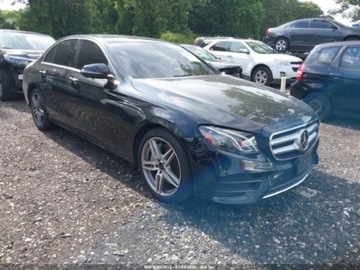 Mercedes Klasa E W213 2019 Mercedes-Benz Klasa E 2019 MERCEDES-BENZ E 300 4MATIC 2.0 Benzyna 241KM, zdjęcie 1