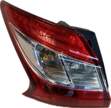 Lampa tylna lewa Nissan