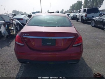 Mercedes Klasa E W213 2019 Mercedes-Benz Klasa E 2019 Mercedes-Benz E-Class E 300 RWD Sedan 2.0 241KM, zdjęcie 14