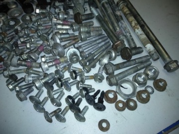 KTM Duke 125 16r винты комплект винтов из разборки комплект винт штифт