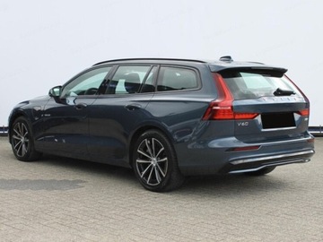 Volvo V60 II  2025 VOLVO V60 T6 AWD Plug-In Hybrid Plus Dark Combi (398 KM) 2025, zdjęcie 2
