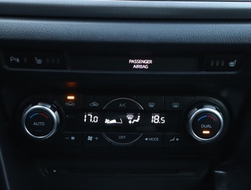 Mazda 3 III Hatchback Facelifting 2.0 SKYACTIV-G 120KM 2016 Mazda 3 2.0 Skyactiv-G, Navi, Xenon, Bi-Xenon, zdjęcie 15