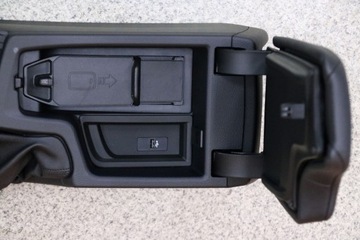 BMW F30 F31 F32 F34 F36 TUNEL ŚRODKOWY ŁADOWARKA MANUAL EUROPA