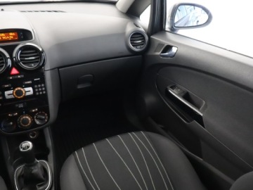 Opel Corsa D Hatchback 1.2 Twinport ECOTEC 70KM 2010 Opel Corsa 1.2 , Klima, Tempomat, zdjęcie 7