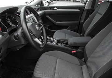 Volkswagen Passat B8 Limousine Facelifting 1.5 TSI EVO 150KM 2021 Volkswagen Passat 1.5 TSI 150KM Essence Czujniki Parkowania Podgrzewane Fo, zdjęcie 9