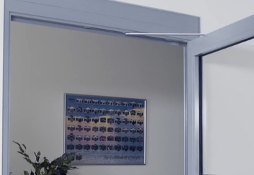 Samozamykacz ukryty ASSA ABLOY DC840 wpuszczany w drzwi