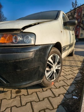 Fiat Punto II Hatchback 1.9 JTD 85KM 2005 FIAT PUNTO 2 1.9 JTD 86 KM Zadbany! Nowe opony! Na części lub do naprawy, zdjęcie 4