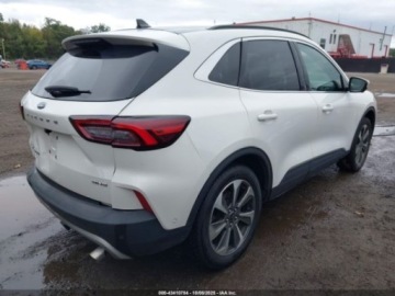 Ford Kuga III 2023 Ford Kuga 2023 r., 2,0L PLATINIUM 2.0 Benzyna 250KM, zdjęcie 5