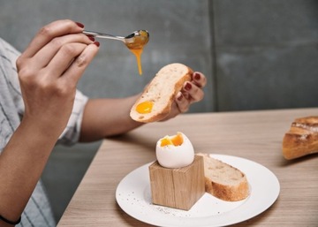 Чашка для яиц Clap Design CUBE с ложкой из дуба