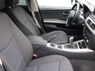 BMW Seria 3 E90-91-92-93 Limuzyna E90 318i 143KM 2010 BMW 3 318 i, Klima, Parktronic,ALU, zdjęcie 8