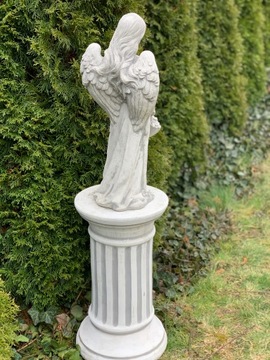 Ангел с корзиной, большая садовая фигура из бетона.