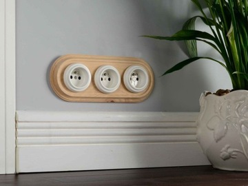 РОЗЕТКА ДЛЯ СКРЫТОГО МОНТАЖА КЕРАМИЧЕСКАЯ, БЕЛАЯ С РАМКОЙ 2GP03W