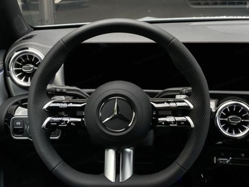 Mercedes CLA C118/X118 Coupe Facelifting 1.3 200 163KM 2025 MERCEDES-BENZ CLA 200 AMG Line Sedan 1.3 (163KM) 2025, zdjęcie 4