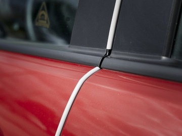 ПРОФИЛЬ КРОМКА ДВЕРИ НАКЛАДКА НА КРАЙ АВТОМОБИЛЬНОГО БАМПЕРА БЕЛАЯ КРАЙКА