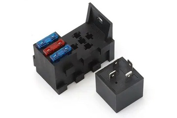 РОЗЕТКА РЕЛЕ 12 В 40 А КОРПУС ПРЕДОХРАНИТЕЛЕЙ x3 UNIVAL