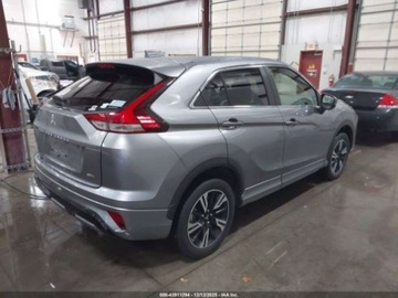 Mitsubishi Eclipse Cross 2023 Mitsubishi Eclipse Cross 1.5 benzyna 152KM 4X4 wersja SEL-SAWC, drobna szk, zdjęcie 3