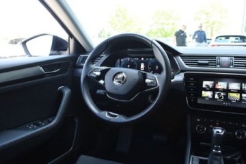 Skoda Superb III Kombi Plug-In Hybrid 1.4 TSI Plug-In-Hybrid 218KM 2021 Skoda Superb Style Combi IV Plug-In Hak Kessy Matrix NaviColumbus 19 ASO, zdjęcie 9