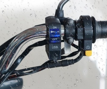 ПЕРЕКЛЮЧАТЕЛЬ ЗАРЯДНОЕ УСТРОЙСТВО ДЛЯ МОТОЦИКЛА LED USB 2A