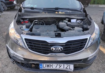 Kia Sportage III SUV 1.7 CRDi 116KM 2013 Kia Sportage 2013r, 1.7 CRDI. Uszkodzony tyl i lekko przod. Jezdzi. 1.7, zdjęcie 4