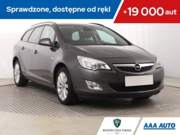 Opel Astra J Sports Tourer 1.4 Twinport ECOTEC 100KM 2011 Opel Astra 1.4 16V, Klima, Tempomat, Parktronic