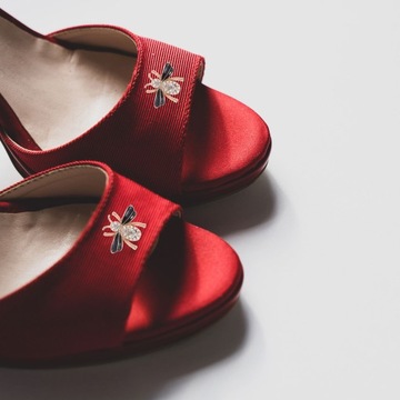 ПРЯЖКИ ДЛЯ ОБУВИ, ЗАЖИМЫ ДЛЯ ОБУВИ, ПОДВЕСКИ ДЛЯ ЖЕНСКОЙ ОБУВИ