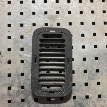 ZAŚLEPKA KRATKA RENAULT MASTER III 798700003R