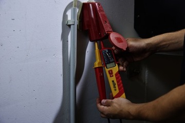 ТЕСТЕР НАПРЯЖЕНИЯ И ПРОБЛЕМНОСТИ 0,5–1000 В переменного тока, КАТ. IV