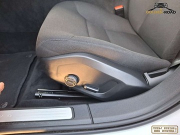 Volvo V60 II  2022 Volvo V60 2,0 B3 mild hybrid 163KM panorama navi elektryka led hak alu opl, zdjęcie 20