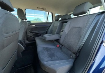 Volkswagen Golf VIII Variant 1.5 eTSI 150KM 2024 Volkswagen Golf Variant Pakiety, samochod jak nowy, ACC, ergoActive z mas, zdjęcie 17