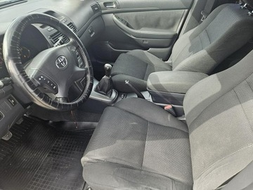 Toyota Avensis II Kombi 1.8 VVT-i 129KM 2004 Toyota Avensis kombi, zdjęcie 4