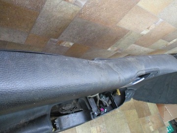 PASSAT B6 ПОВРЕЖДЕНА КОЖА ПЕРЕДНЕЙ ЛЕВОЙ ДВЕРИ СТОРОНЫ