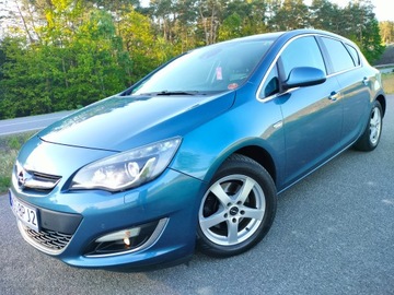 Opel Astra J Hatchback 5d 1.6 Turbo ECOTEC 180KM 2012 OPEL ASTRA J*1.6 TURBO*MOC-180PS*LED* BI-XENON*SKÓRA*NAGŁOŚNIENIE INFINITY*, zdjęcie 2