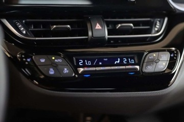 Toyota C-HR I Crossover Facelifting 1.8 Hybrid 122KM 2021 Toyota C-HR 1.8 Hybrid Style 1.8 Hybryda 122KM, zdjęcie 38