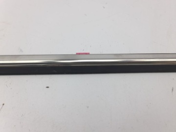 KIA Stonic Правая сторона Уплотнительная планка стекла задней двери