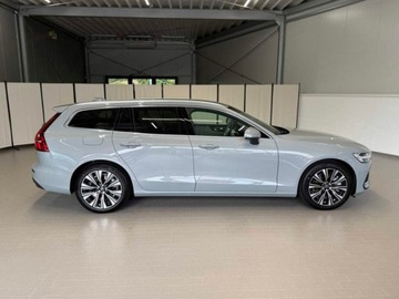 Volvo V60 II  Kombi Plug-In Facelifting 2.0 T6 350KM 2025 VOLVO V60 T6 AWD Plug-In Hybrid Plus Bright Combi 2.0(350KM) 2025, zdjęcie 3