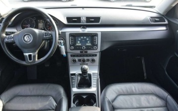 Volkswagen Passat B7 Variant 2.0 TDI CR DPF BlueMotion 140KM 2014 Volkswagen Passat 2.0D 2014r Navi Panorama Skora 2 KPL Opon Sprowadzony, zdjęcie 12