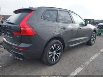 Volvo XC60 II 2024 Volvo XC 60 b5 core dark theme, 2024r., 4x4, 2.0L 2.0 Benzyna 247KM, zdjęcie 2