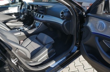 Mercedes Klasa E W213 Limuzyna Plug-in Facelifting 2.0 300e 320KM 2020 Mercedes E300e 320 koni Sedan Burmester Szyber Webasto Kamera Avantgarde, zdjęcie 21