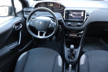 Peugeot 208 I Hatchback 5d Facelifting 1.2 PureTech 82KM 2015 Peugeot 208 1.2 PureTech, Salon Polska, Klima, zdjęcie 6