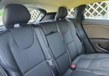 Volvo V40 II Cross Country 2.0 D3 DRIVE-E 150KM 2016 Volvo V40 Volvo V40 D3 Momentum 2.0 Diesel 150KM, zdjęcie 26
