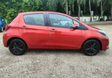 Toyota Yaris III Hatchback 5d Facelifting 1.0 VVT-i 69KM 2015 Toyota Yaris Lift Tylko 50.000km Bogata wersja KameraZarejestrowana, zdjęcie 10