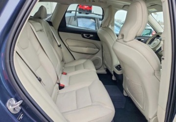 Volvo XC60 II 2022 Volvo XC 60 Auta z USA - Zapytaj o wiecej ofert 2.0 Benzyna 197KM, zdjęcie 13