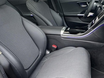 Mercedes Klasa C W206 Limuzyna 1.5 180 170KM 2025 MERCEDES-BENZ C Klasa 180 Avantgarde 1.5 (170KM) 2025, zdjęcie 3