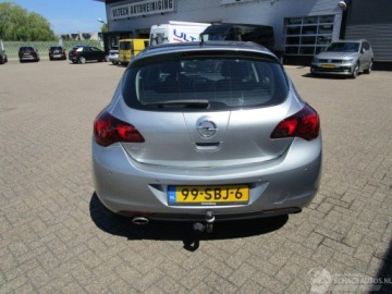 Opel Astra J Hatchback 5d 1.4 Turbo ECOTEC 120KM 2011 OPEL ASTRA J, zdjęcie 5