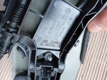 KLIKA DVEŘE LEVÝ ZADNÍ VW TOURAN 5T