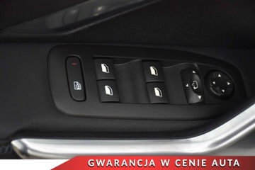 Peugeot 2008 I SUV Facelifting 1.2 PureTech 110KM 2018 Peugeot 2008 NaviKamera SkoraAlcantara Ambiente Led Panorama Klimatronic, zdjęcie 17